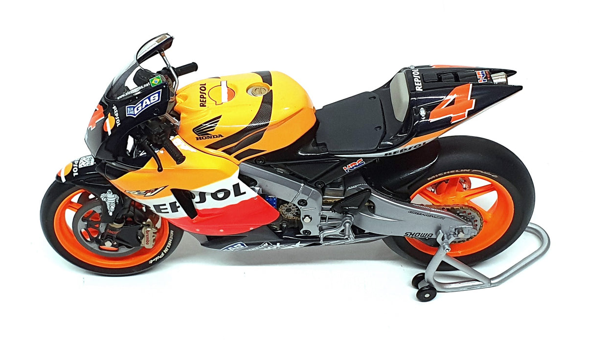 Minichamps 1/12 Scale 122 041015 - Honda RC211V S. Gibernau MotoGP 2004 Minichamps 1/12 Scale 122 041015 - Honda RC211V S. Gibernau MotoGP 2004