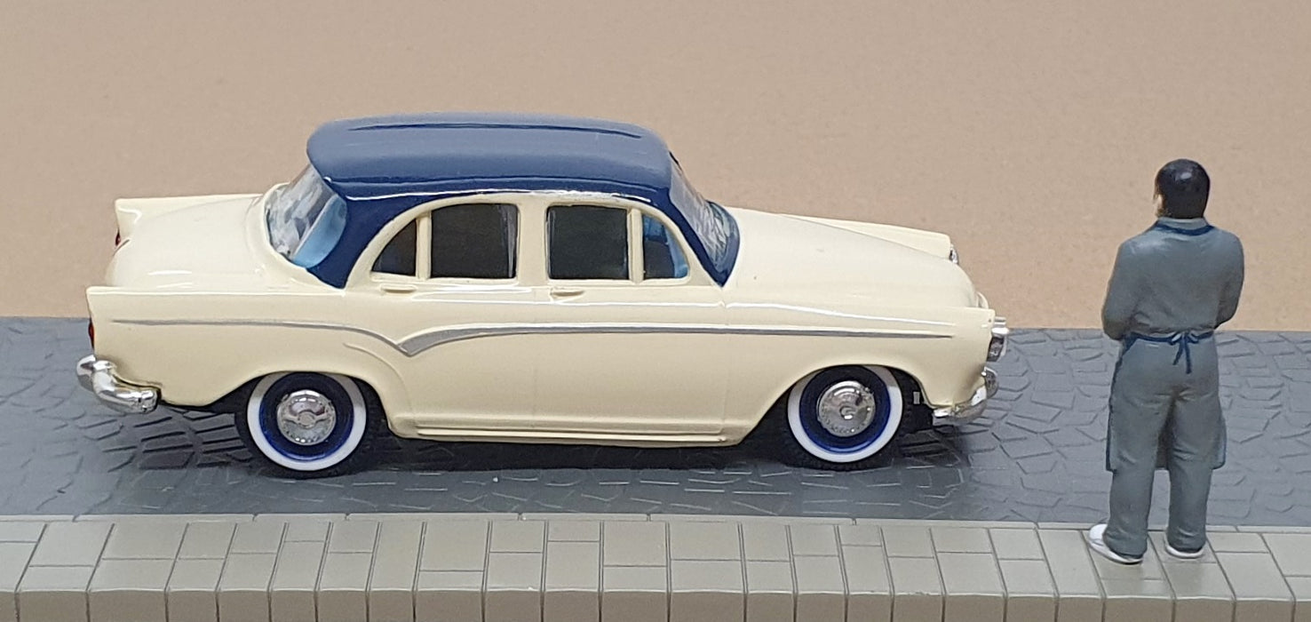 Norev 1/43 Scale Diecast ND002 - Simca Aronde Diorama - Cream/Blue