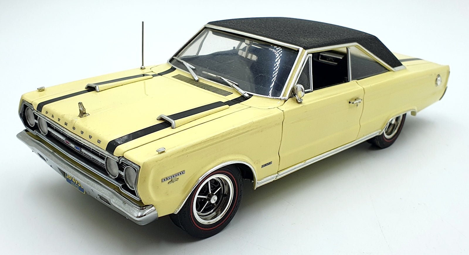 Diecast Promotions 1/18 Scale DC12226M - 1967 Plymouth GTX - Cream/Yellow 