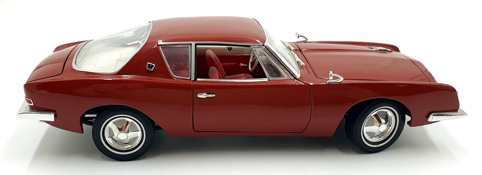 Signature 1/18 Scale Diecast 15126L - 1963 Studebaker Avanti - Met Red