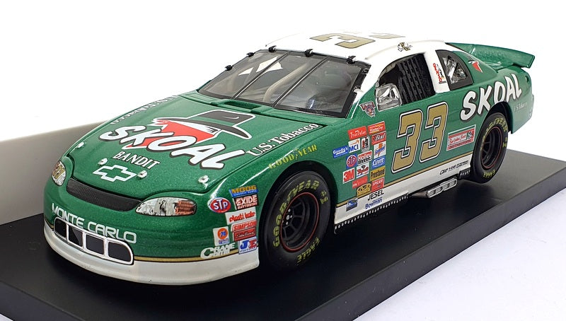 Action 1/24 Scale W249816064  - Chevrolet 1998 NASCAR #33 - Schrader