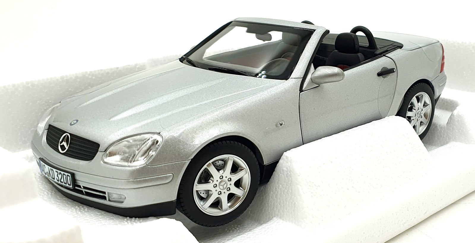 Norev 1/18 Scale Diecast 183020 - 1996 Mercedes-Benz SLK - Brilliant Silver