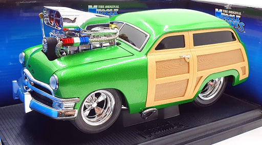 Muscle Machines 1/18 Scale Model Car 18542 - 1950 Ford Woody - Green