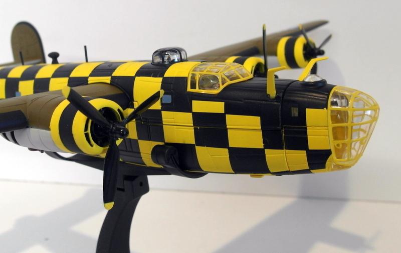 Corgi 1/72 Scale Diecast AA34007 Consolidated B-24D Liberator 448th BG Cawn't