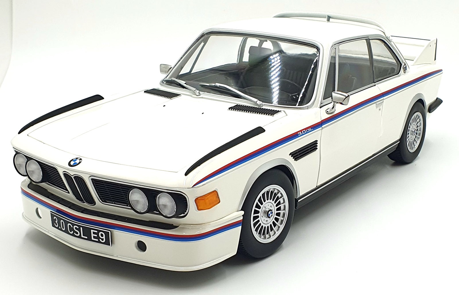 KK Scale 1/12 Scale KKDC120232 - 1973 BMW 3.0 CSL E9 - White