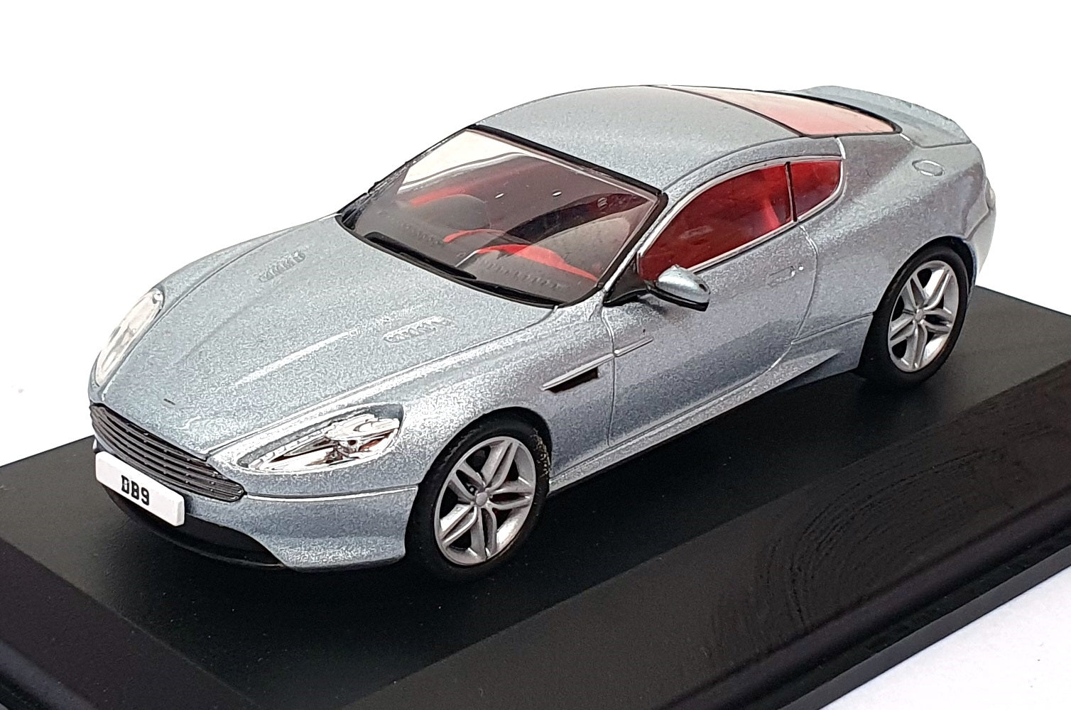 Oxford Diecast 1/43 Scale Model AMDB9001 - Aston Martin DB9 Coupe - Silver