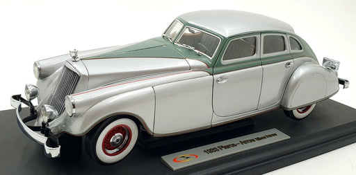Signature 1/18 Scale 18136 - 1933 Pierce Arrow Silver Arrow - Silver/Green