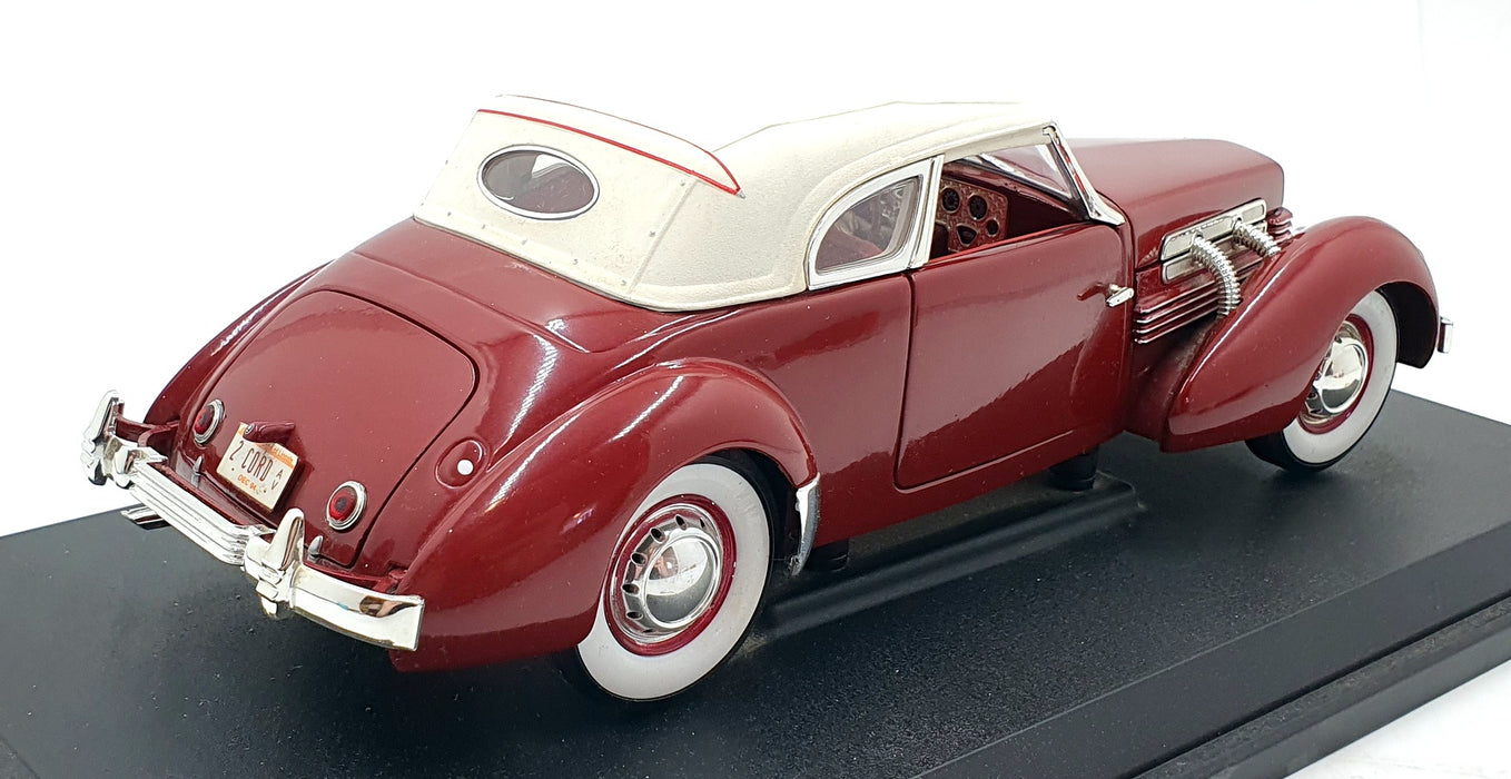 Signature 1/18 Scale 18112 - 1937 Cord 812 Supercharged - Red