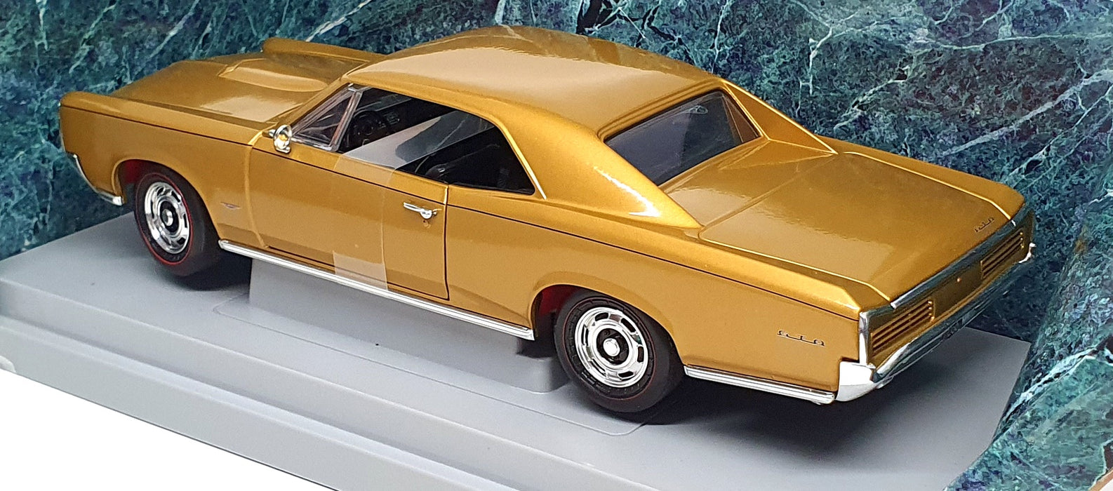 Ertl 1/18 Scale Diecast 7291 - 1966 Pontiac GTO - Gold