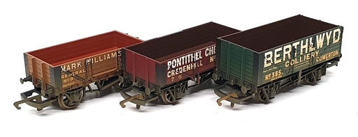 Hornby OO Scale (1/76) R6219 - Set Of 3 Weathered Finish Wagons