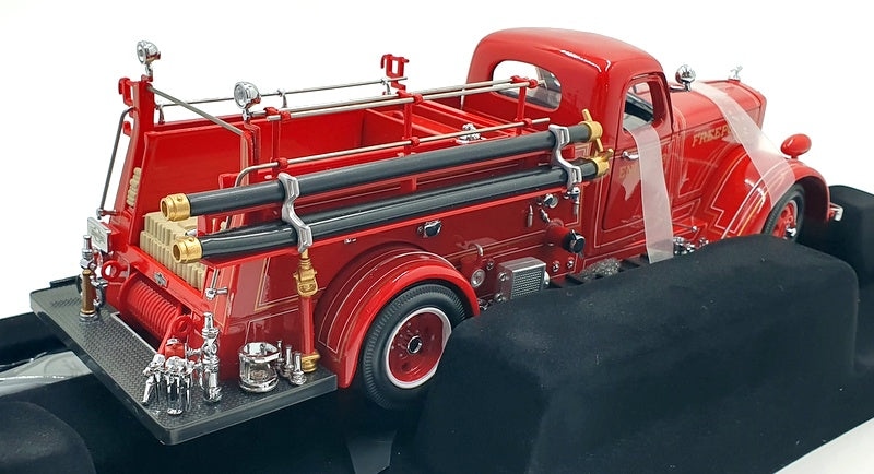 Road Signature 1/24 Scale 20148 - 1939 American LaFrance B550RC - Red