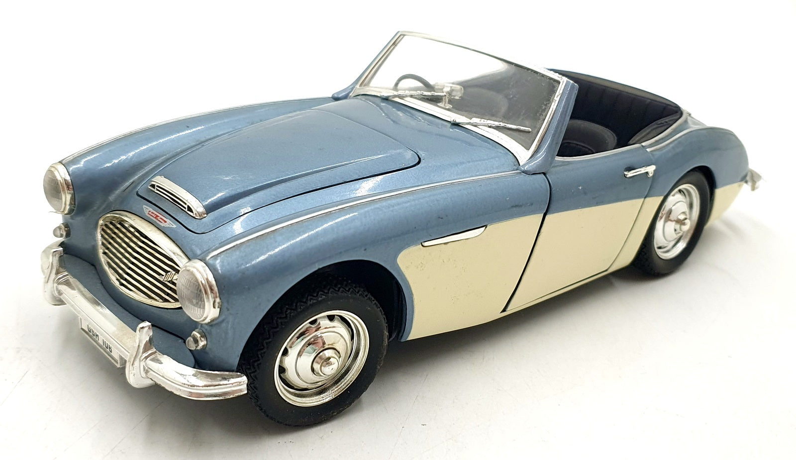 Ertl 1/18 Scale Diecast 22426L - Austin Healey 100 - Blue/Cream