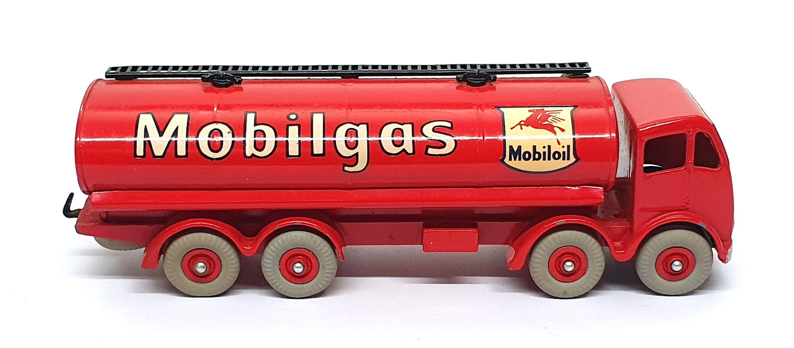 Dinky Toys Original Diecast 941 - Foden 14T. Tanker Truck Mobilgas - Red