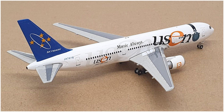 Golden Wings 1/400 Scale 94009001 - Boeing B767-3Q8/ER Aircraft Skymark (JA767B)