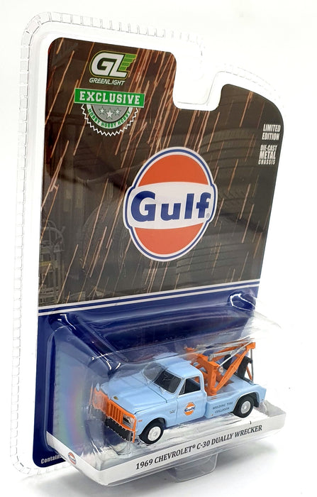 Greenlight 1/64 Scale 30275 - 1969 Chevrolet C-30 Dually Wrecker - Gulf