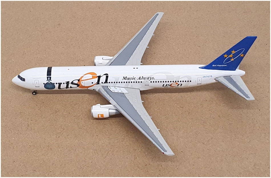 Golden Wings 1/400 Scale 94009001 - Boeing B767-3Q8/ER Aircraft Skymark (JA767B)
