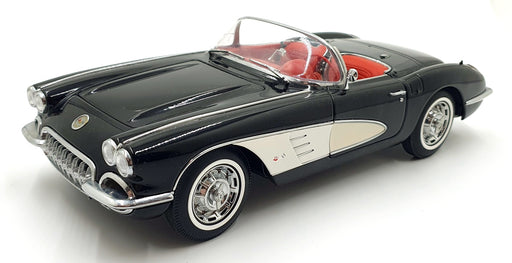 Autoart 1/18 Scale Diecast 14126T - Chevrolet Corvette - Black/Cream