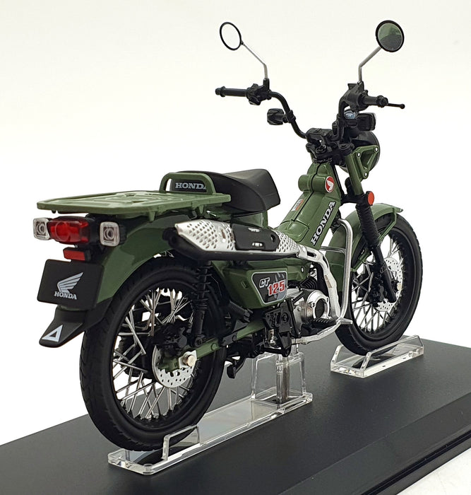 Aoshima 1/12 Scale 11224-4000 - Honda CT125 Motorbike - Green