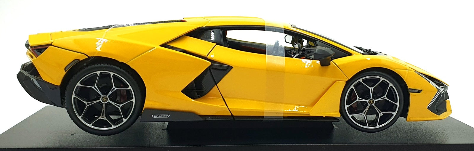 Maisto 1/18 Scale Diecast 46629 - Lamborghini Revuelto - Yellow