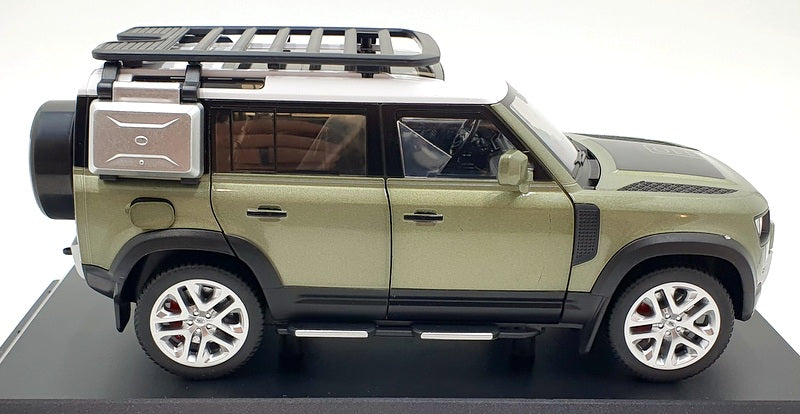 QY Toys 1/18 Scale Q1002A - Land Rover Defender 110 - Green