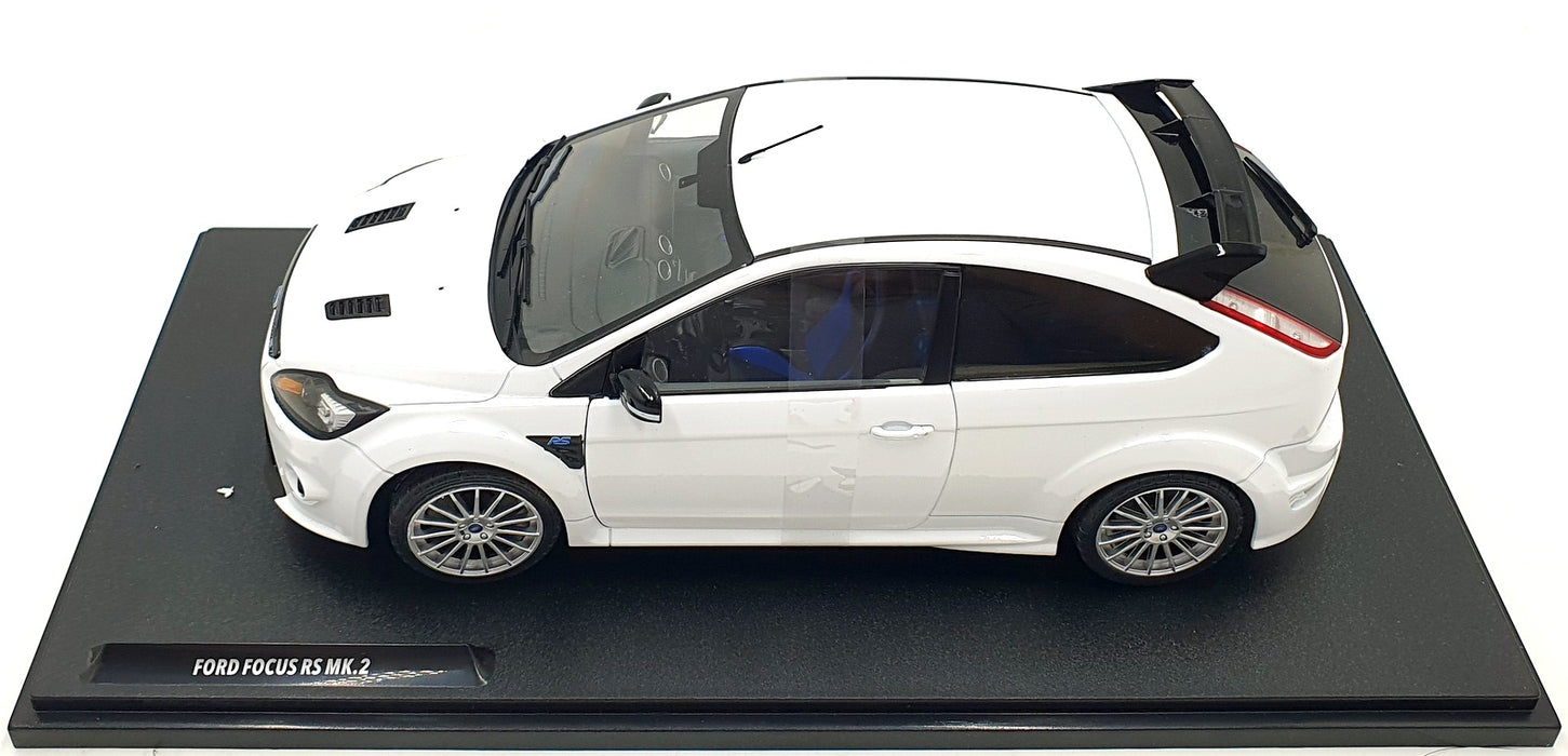 Solido 1/18 Scale Diecast S1813102 - Ford Focus RS Mk2 - Frozen White