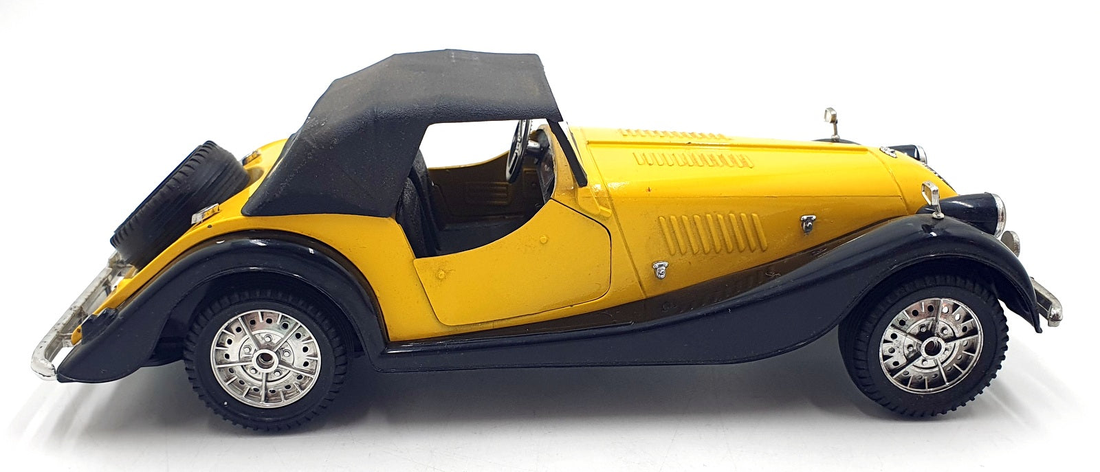 Polistil 1/16 Scale Diecast 22426M - Morgan Plus 8 - Yellow/Black