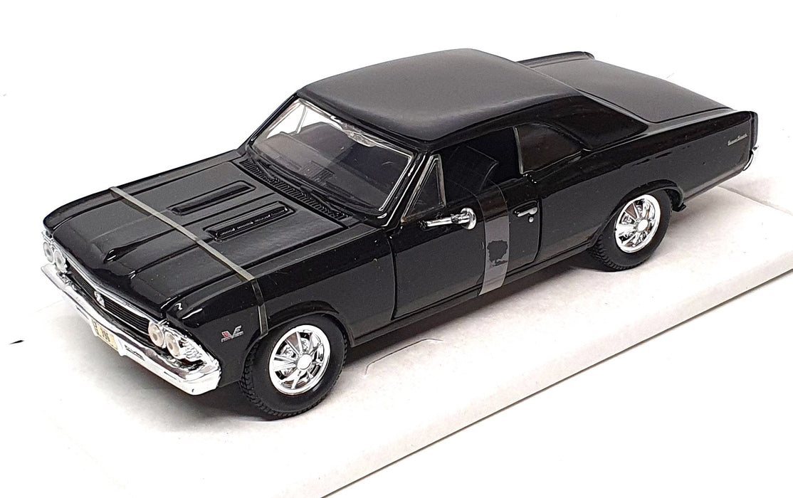 Maisto 1/24 Scale 31960 - 1966 Chevrolet Chevelle SS396 - Black