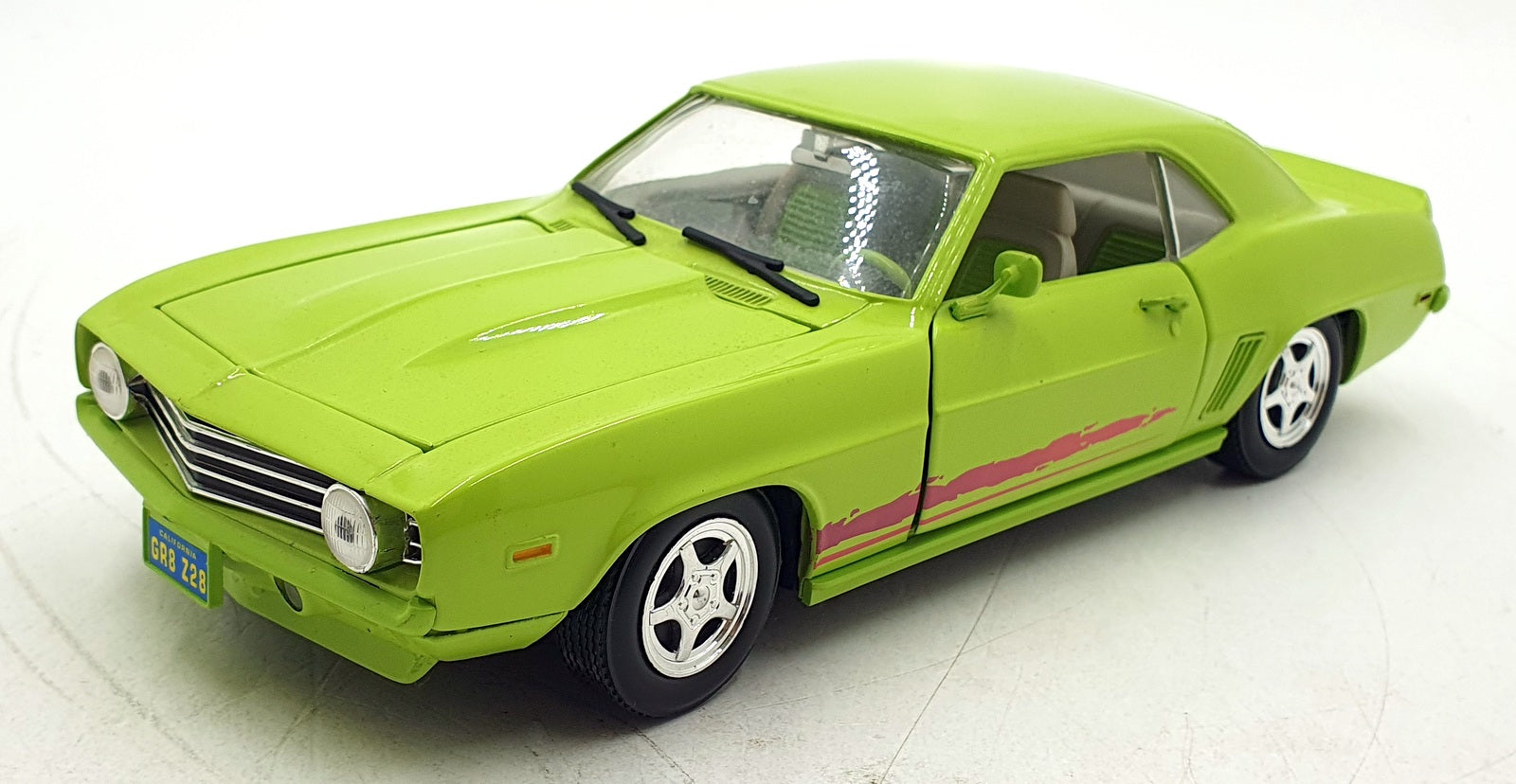 Ertl 1/18 Scale Diecast 171225D - 1969 Chevrolet Camaro - Green