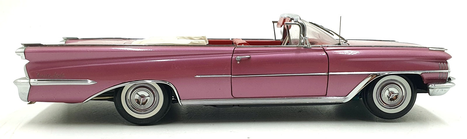 Sun Star 1/18 Scale 5236 - 1959 Oldsmobile "98" Open Convertible Burgundy Mist