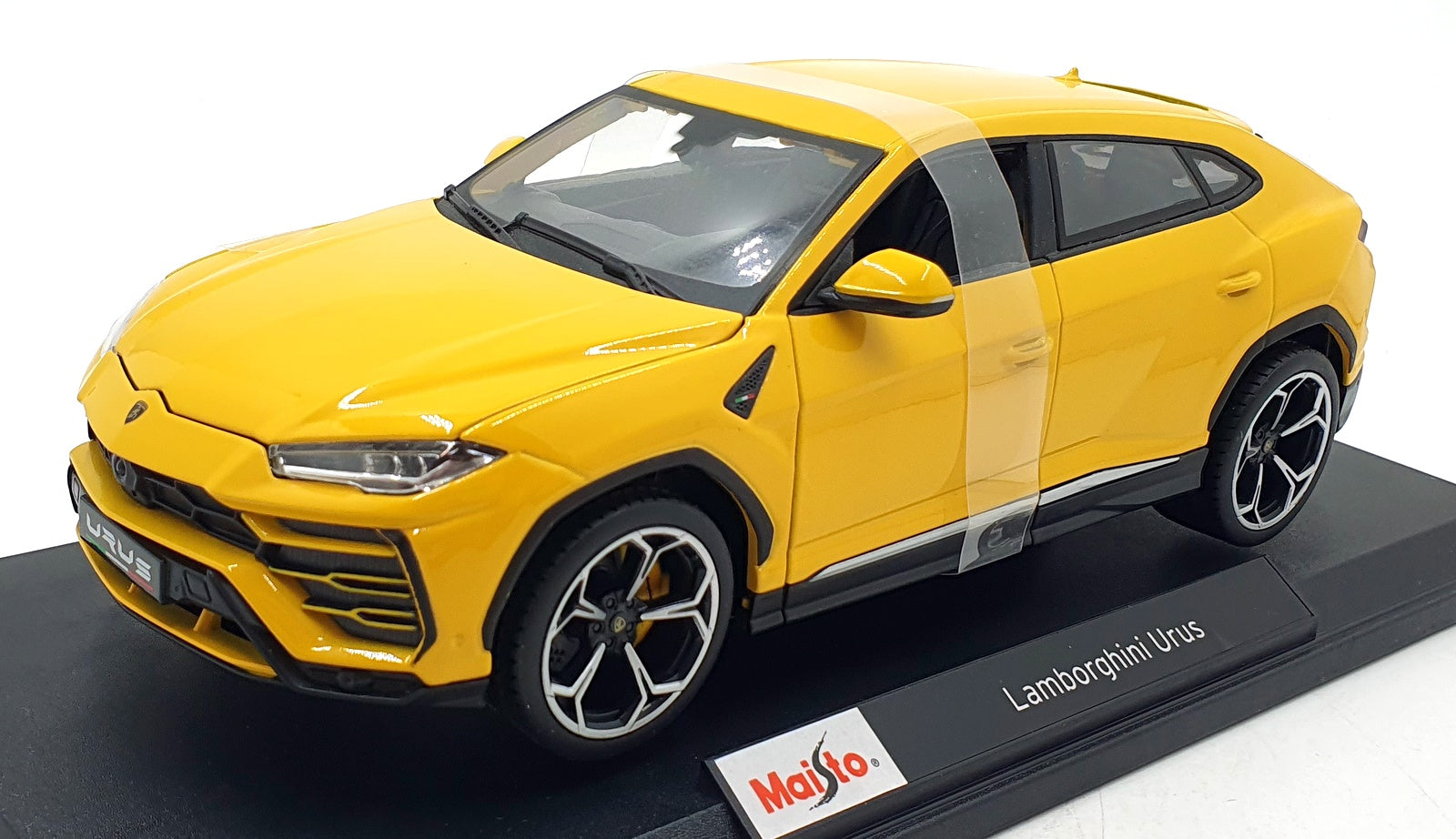 Maisto 1/18 Scale Diecast 46629 - Lamborghini Urus - Yellow