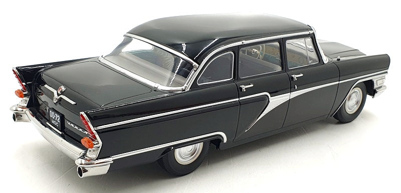 Triple 9 1/18 Scale Diecast T9-1800250 - GAZ 13 - Seagull Black