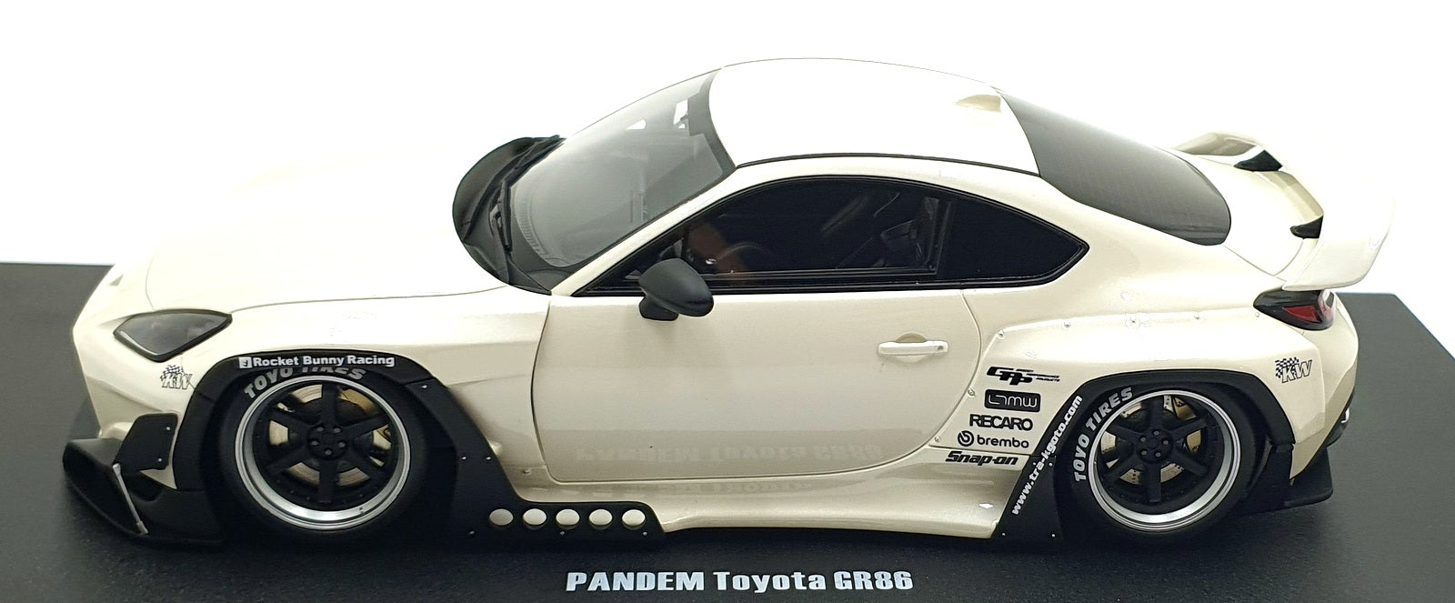 GT Spirit 1/18 Scale Resin GT498 - Pandem Toyota GR86 Rocket Bunny Crystal White