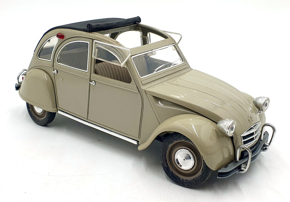 Solido 1/18 Scale Diecast 22426X - Citroen 2CV - Light Green