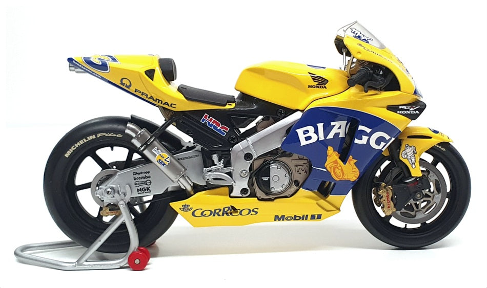 Minichamps 1/12 Scale 122 037103 - Honda RC211V M. Biaggi MotoGP 2003