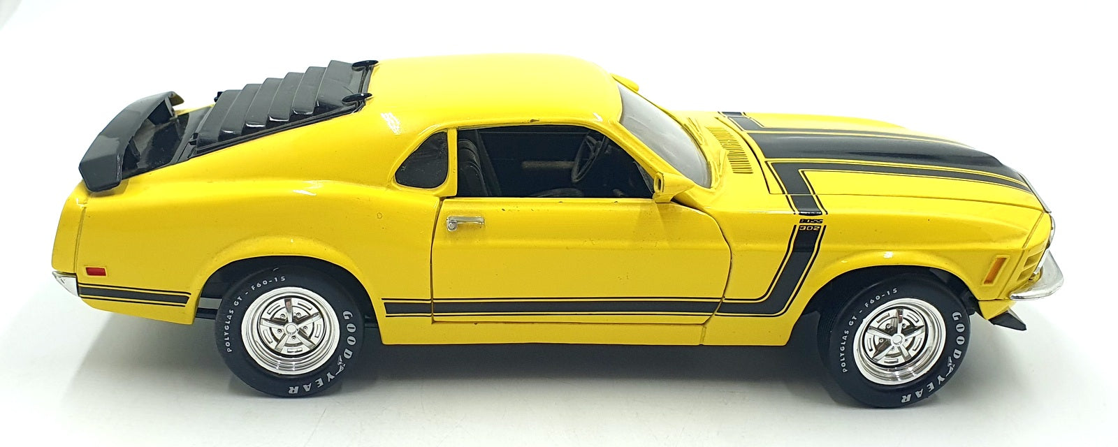 Ertl 1/18 Scale Diecast 12226Q - 1970 Ford Mustang Boss 302 - Yellow/Black