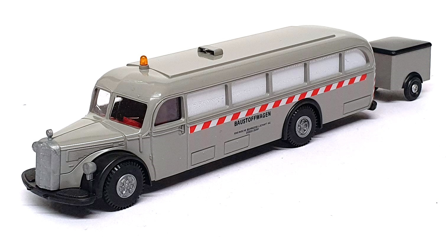 Brekina 1/87 Scale 5003 - Mercedes Benz O 5000 Baustoffwagen - Grey