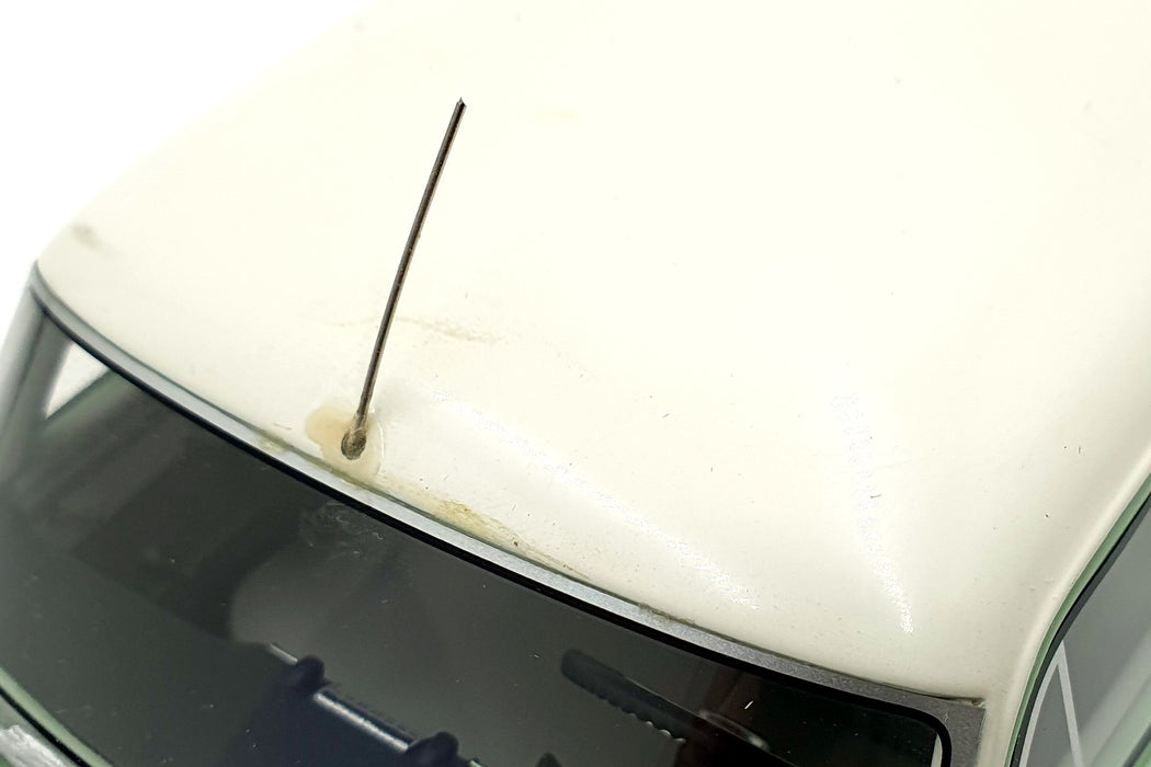 BOS Models 1/18 Scale BOS270 - Buick Special 4 Door Tourback Sedan - Green/White