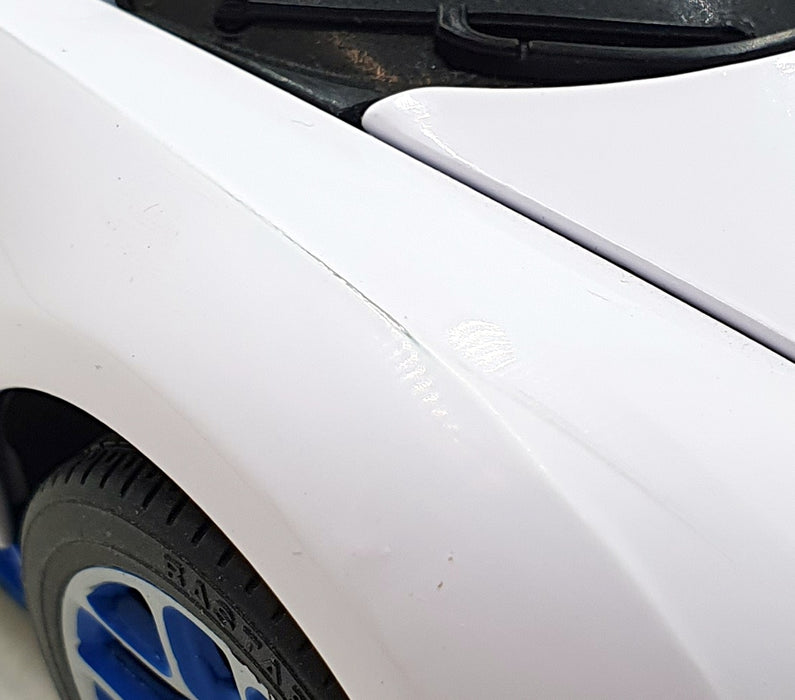 Rastar 1/18 Scale Diecast 43900 Bugatti Veyron 16.4 Gran Sport White/Blue