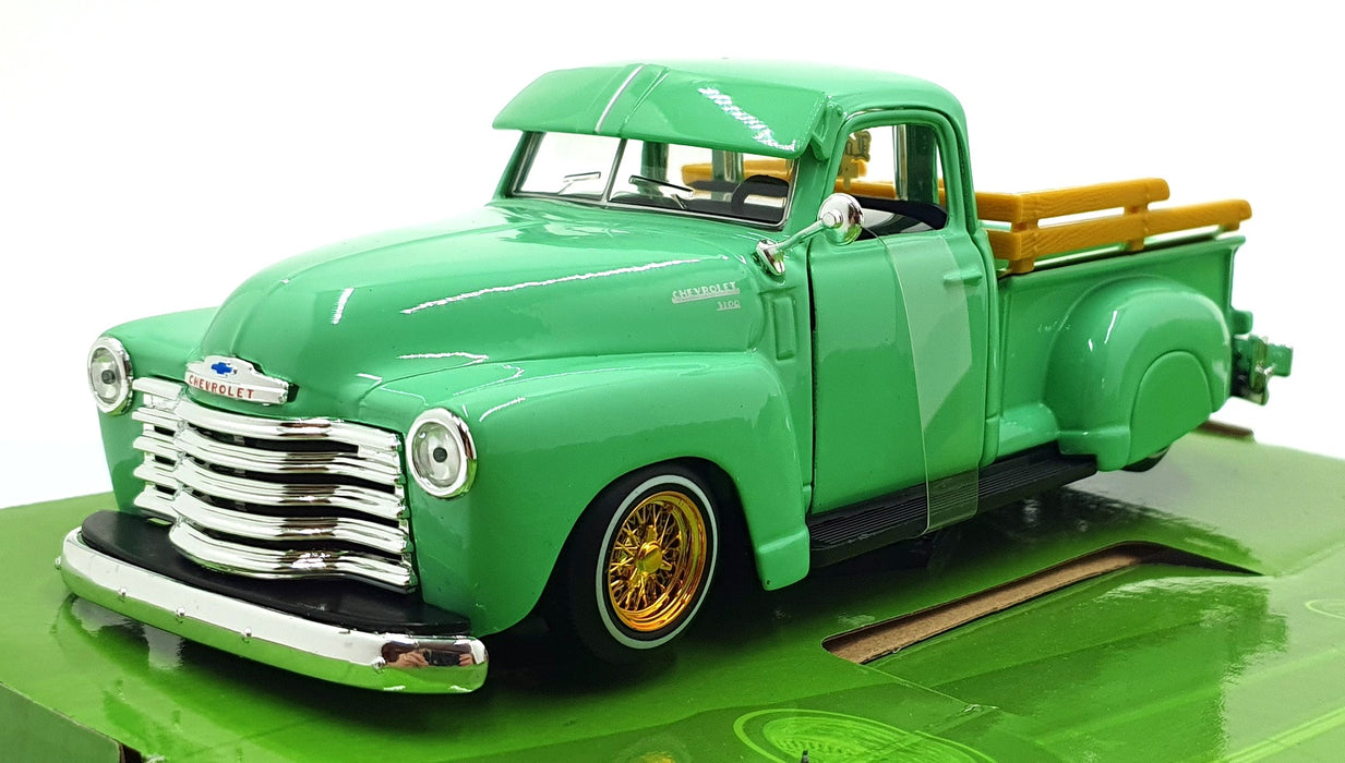 Maisto 1/25 Scale Diecast 32545 - 1950 Chevrolet 3100 Pick Up - Mint Green