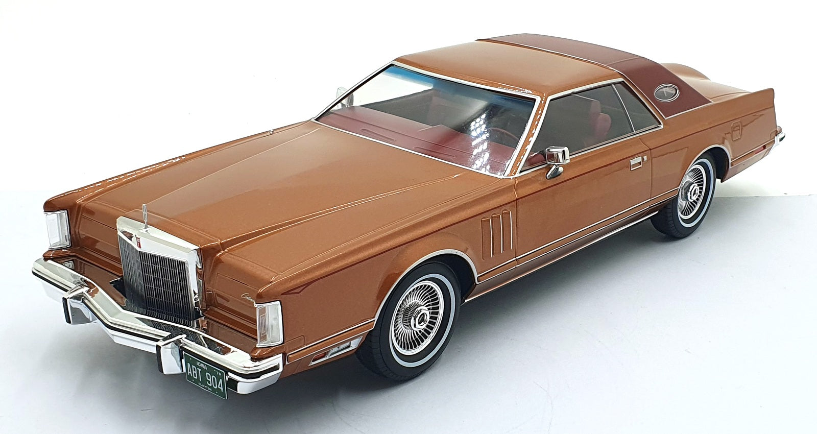 MCG 1/18 Scale Diecast MCG18370 Lincoln Continental Mark V
