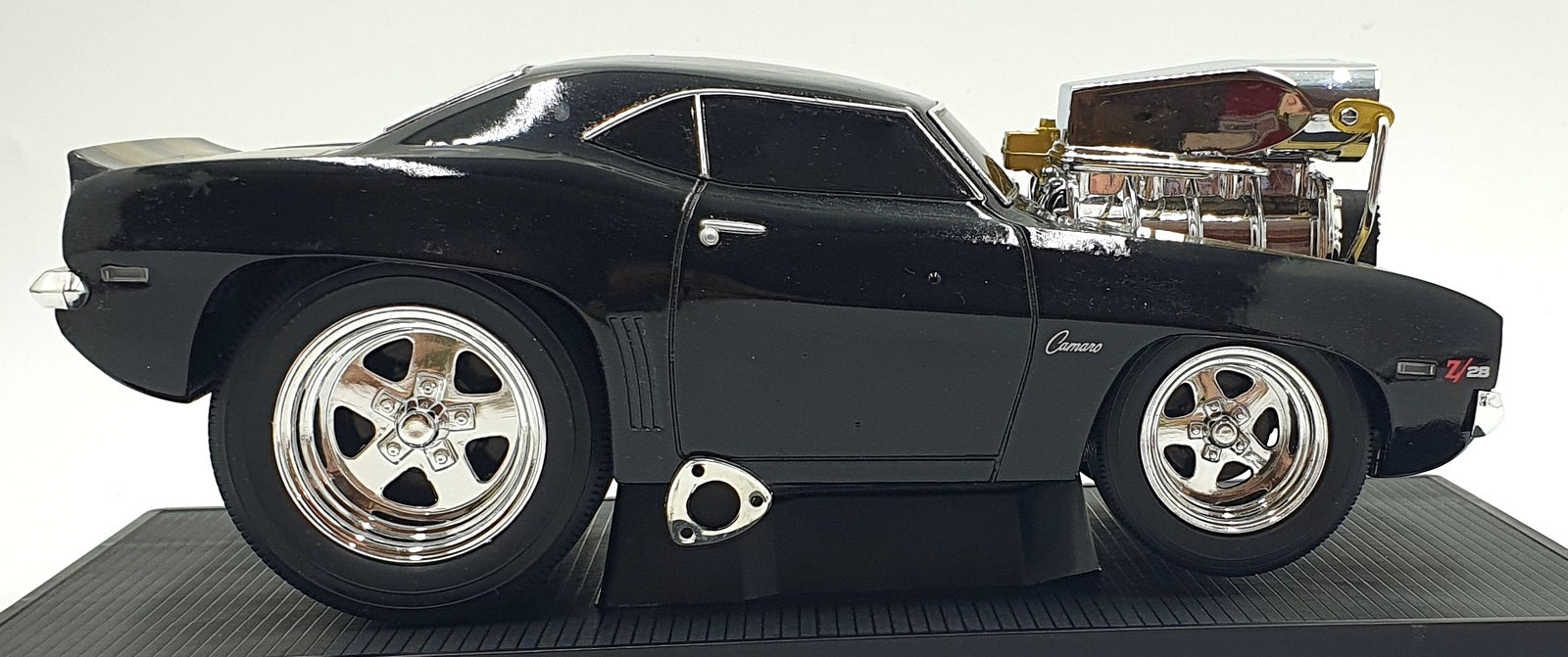 Muscle Machines 1/18 Scale 71165 - 1969 Chevrolet Camaro with Braided Fuel Lines