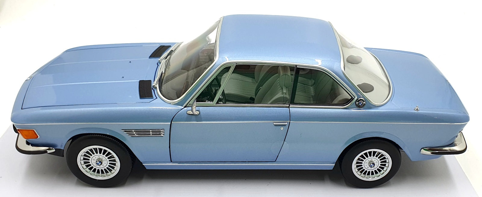 KK Scale 1/12 Scale KKDC120193A - 1971 BMW 3.0 CSi (E9) - Lt. Met. Blue