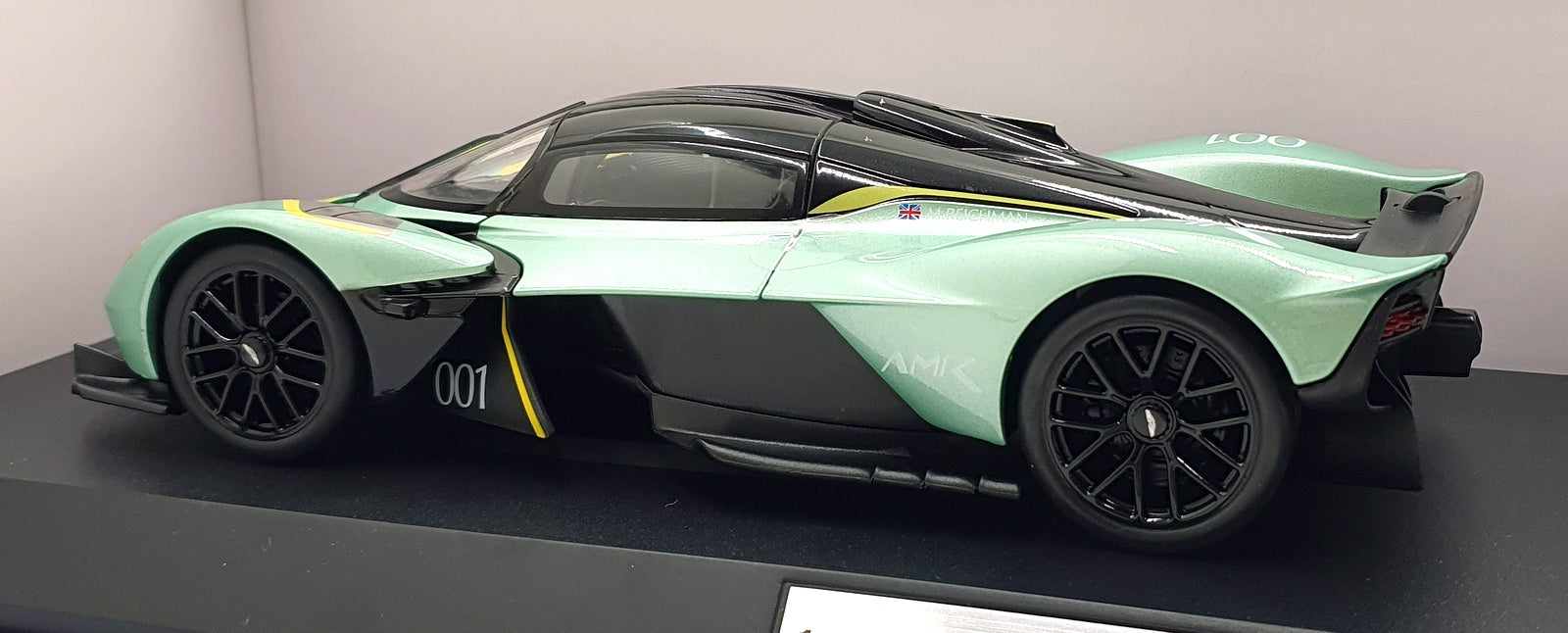 CMJ 1/18 Scale Diecast DC118AMVKSG - Aston Martin Valkyrie - Appletree Green