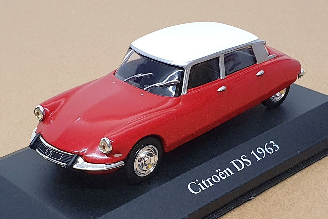 Atlas Editions 1/43 Scale 2 891 005 - 1963 Citroen DS - Red/White