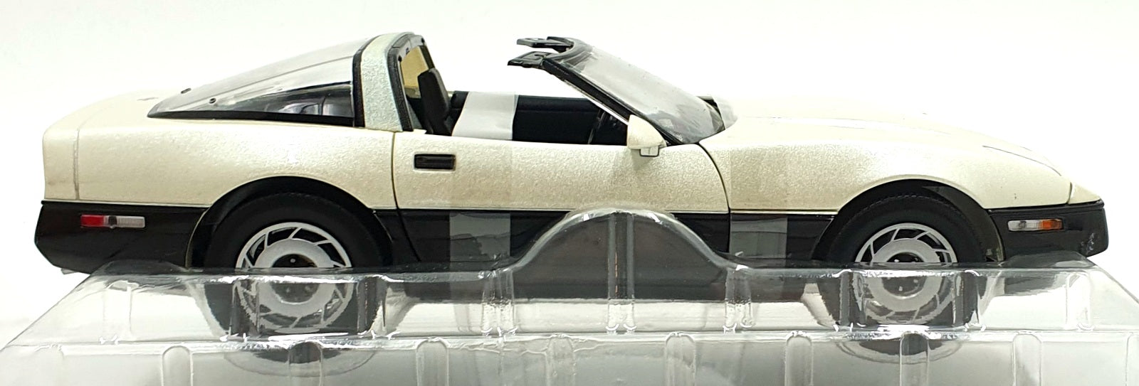 Greenlight  1/18 Scale 13632 - 1986 Chevrolet Corvette - Kalcolm Konner