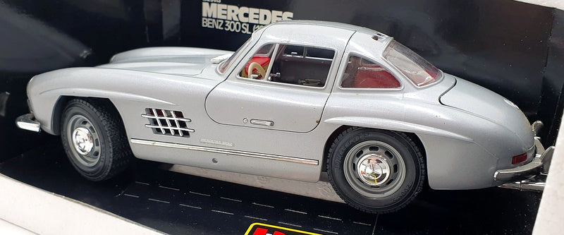 Burago 1/18 Scale Diecast 3013 - 1954 Mercedes Benz 300 SL - Silver
