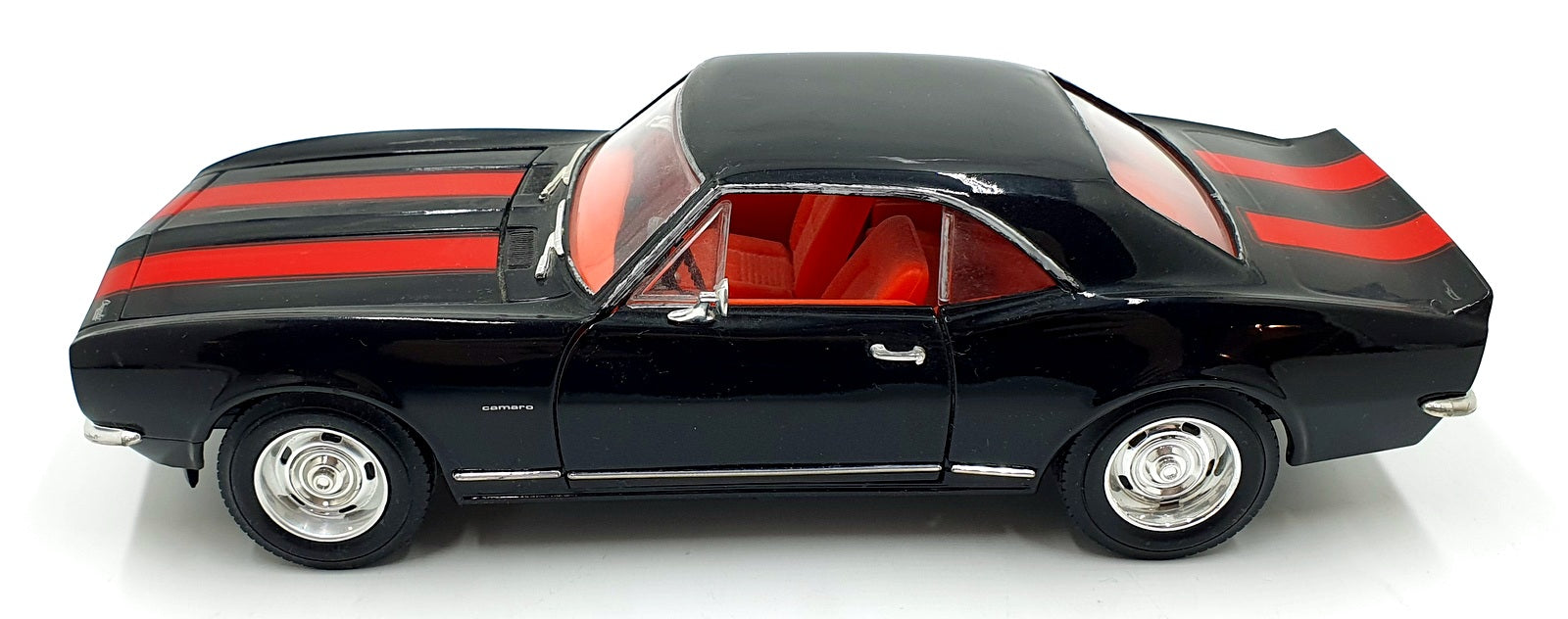 Road Signature 1/18 Scale Diecast 12226A - 1967 Chevrolet Camaro Z28 - Black/Red