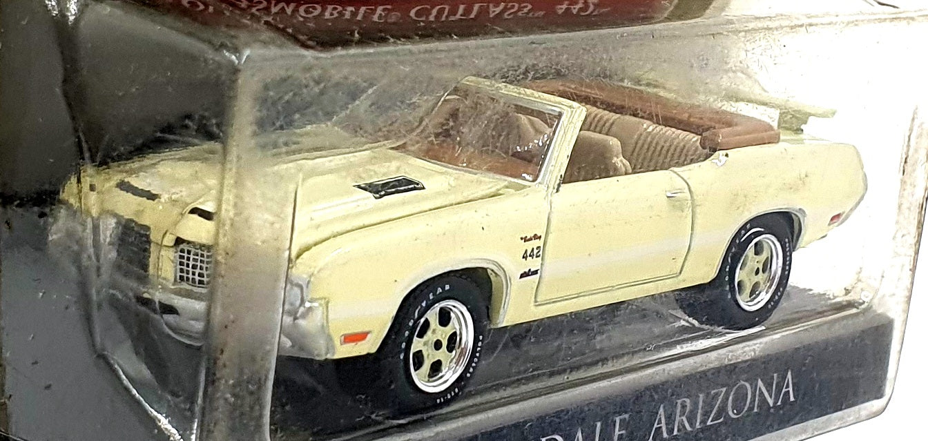 Greenlight 1/64 Scale 37130-F - 1972 Oldsmobile Cutlass 442 - Cream