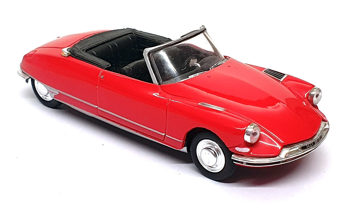 Universal Hobbies 1/43 Scale 310326E - 1961 Citroen DS 19 Cabriolet - Red