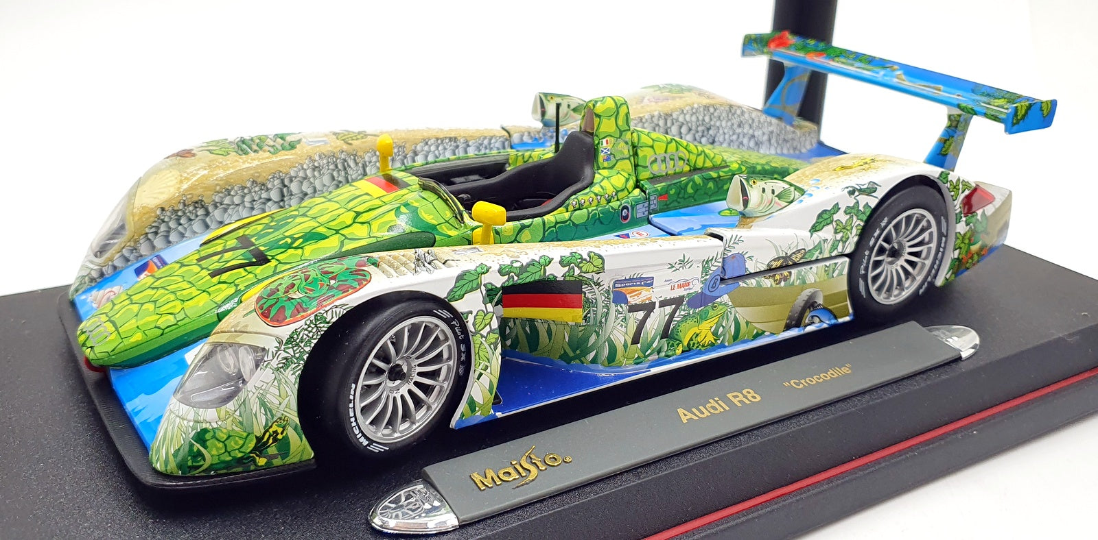 Maisto 1/18 Scale Diecast 35899 - Audi R8 Crocodile Asian Le Mans series #77